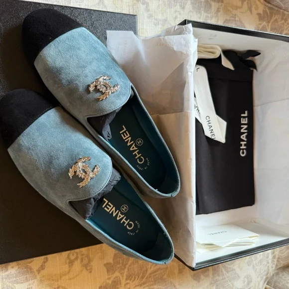 ๐ฏ Authentic CHANEL -- Brand New In Box -- Blue & Black Suede Loafers - Picture 6 of 11